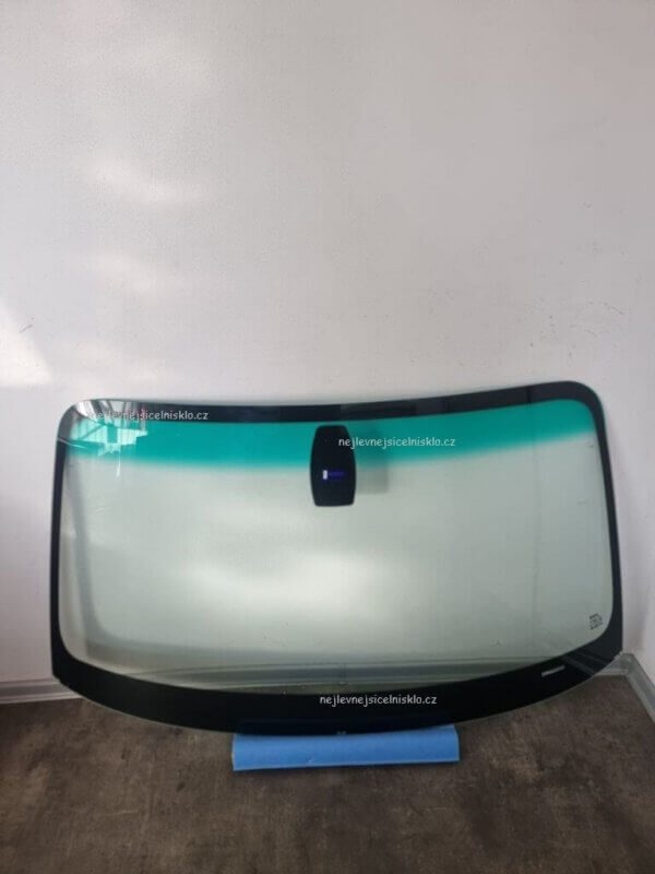 čelní sklo BMW E81 E82 E87 E88 zelené zelený pruh senzor deště
