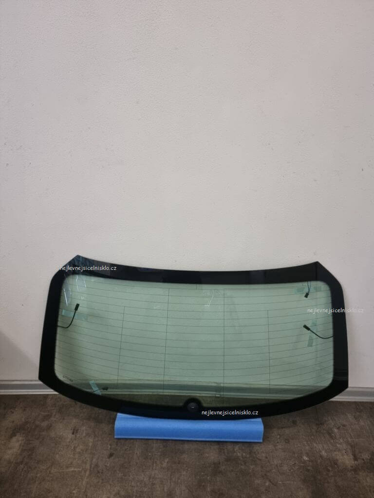 zadní sklo Škoda Octavia 4 kombi anténa